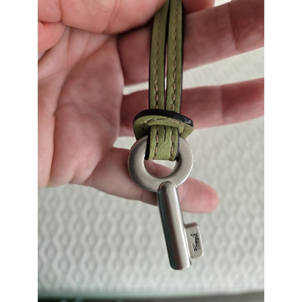 Fossil Key Green Loop Strap Leather Purse Bag Charm Keychain Key Fob Silver Tone